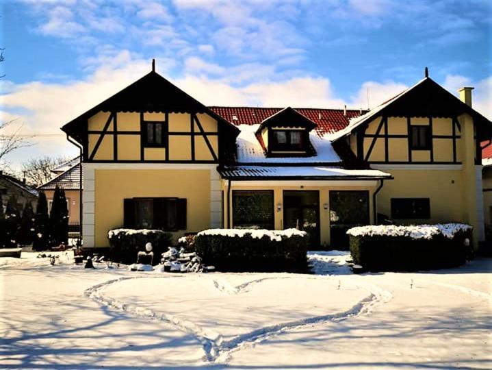 Penzion Pod Orechom Turčianske Teplice Dış mekan fotoğraf